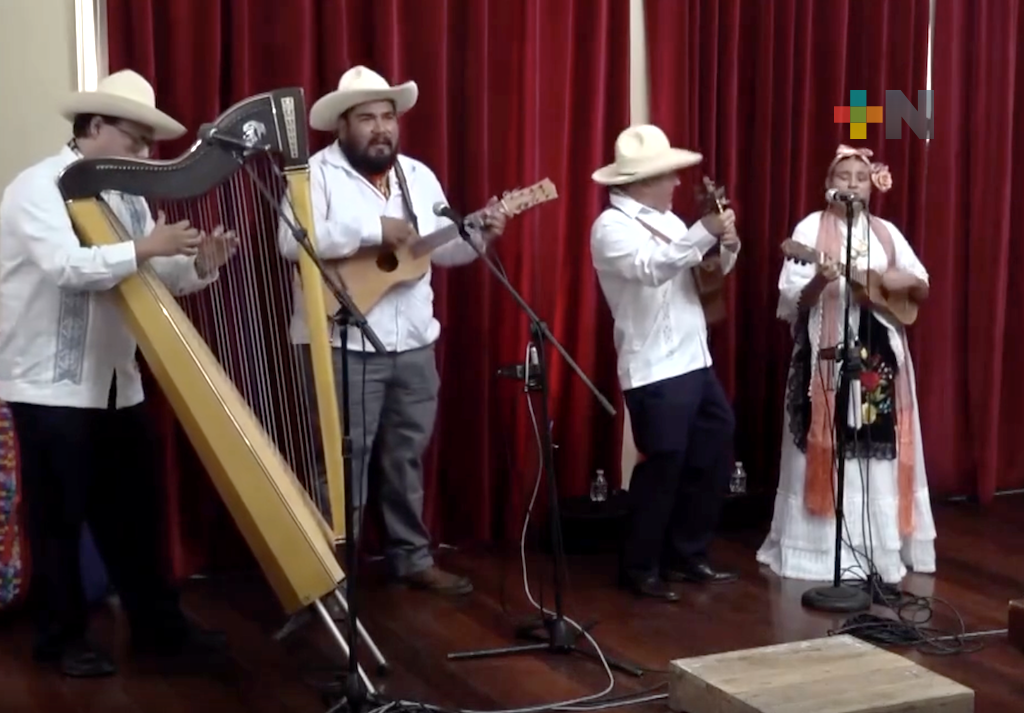 Este 10 de mayo, Cuitláhuac García felicitó a las mamás veracruzanas